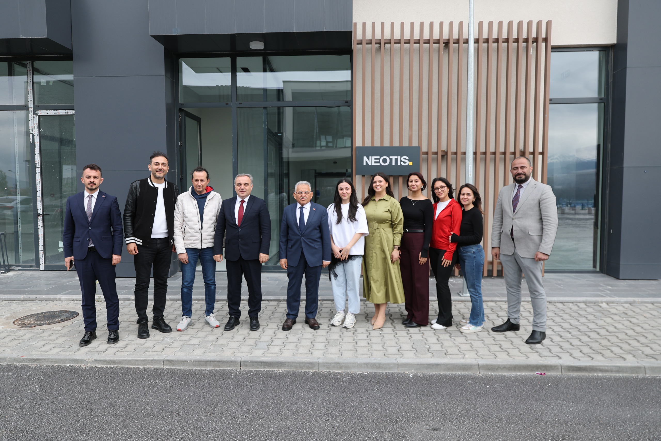Kayseri Büyükşehir Belediye Başkanı Dr. Memduh Büyükkılıç Erciyes Teknopark 2. Bölgeyi Ziyaret Etti